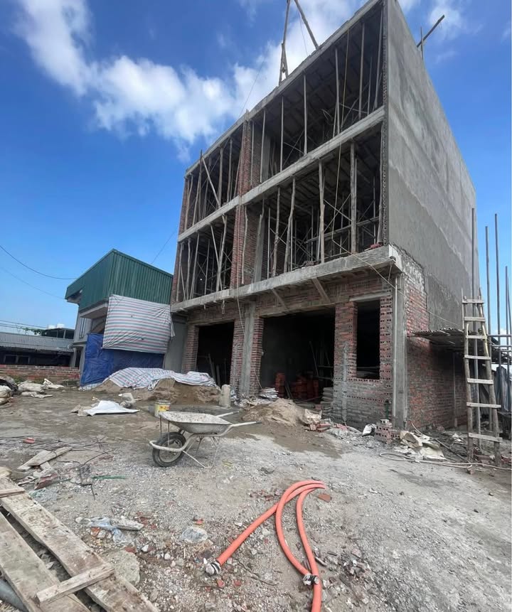 Nhà 3 tầng ngõ 28 Cao Xanh 50m² giá 2.8 tỷ - Ô tô vào tận cửa!