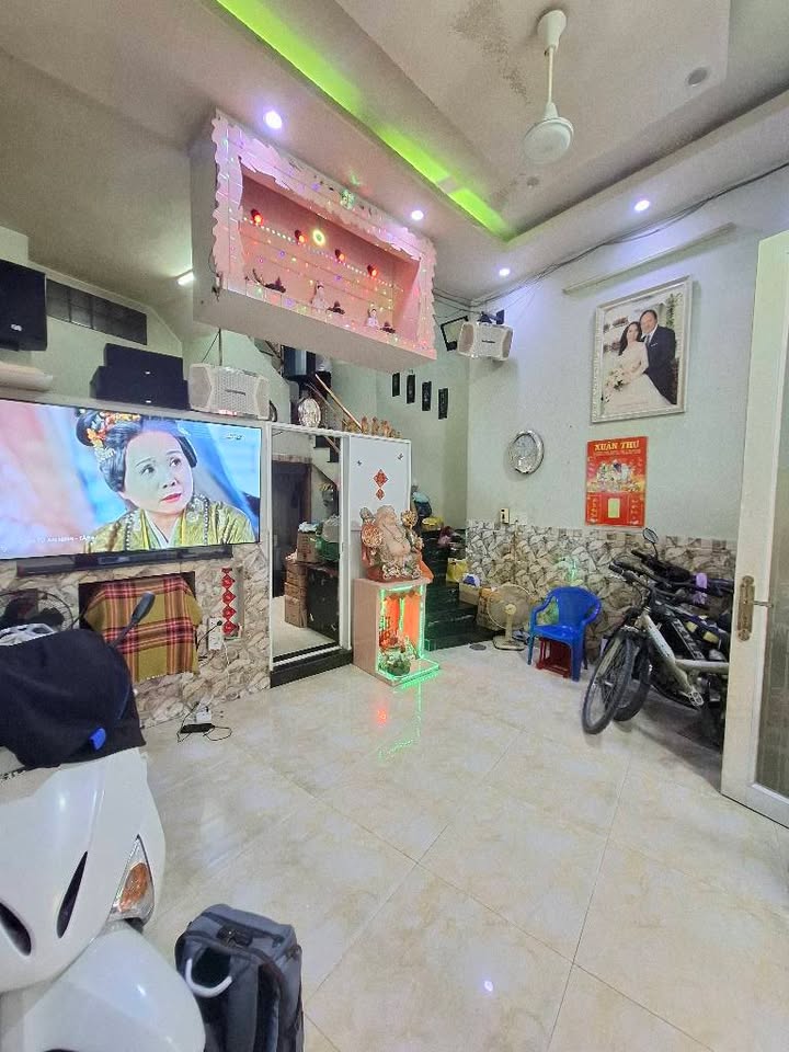 Nhà hẻm Lò Gốm, Quận 6, 36m², giá 5.3 tỷ - Thiết kế thoáng mát, sẵn sàng ở ngay!