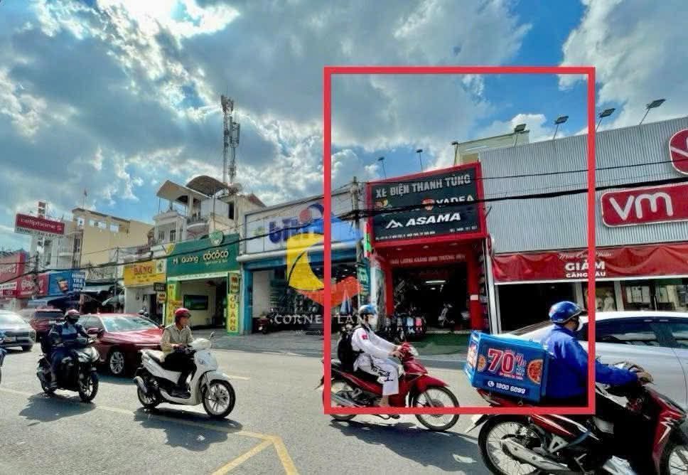 Nhà Mặt Tiền Kinh Doanh Lê Văn Việt 135m² giá 20 triệu - Kinh doanh sầm uất!