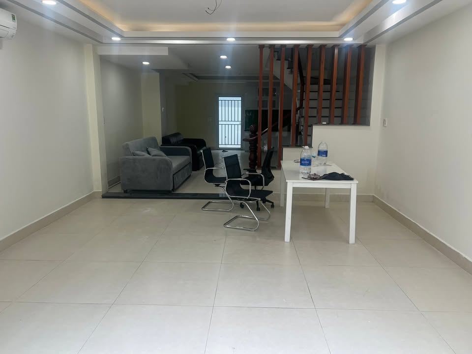 Cho thuê nhà mặt tiền dự án Xây Dựng 5, Thủ Đức 90m² - Sẵn nội thất phù hợp văn phòng