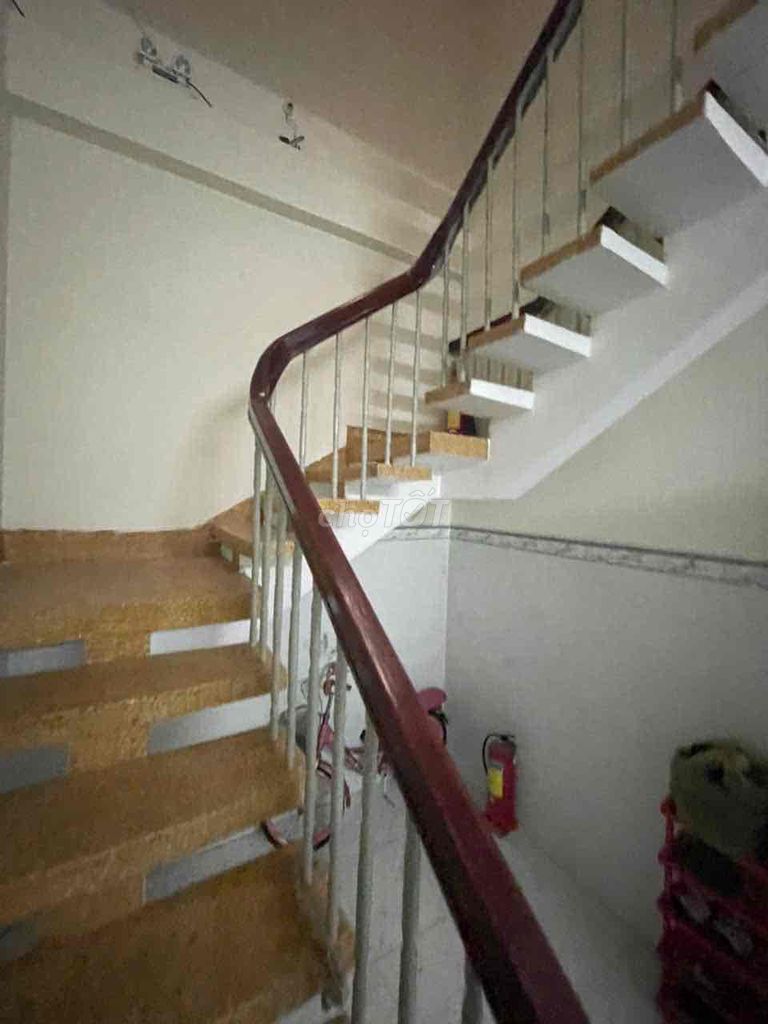 Bán nhà 4 lầu CHDV Bùi Minh Trực, Quận 8, 117.6m² - Giá 8.8 tỷ thương lượng!