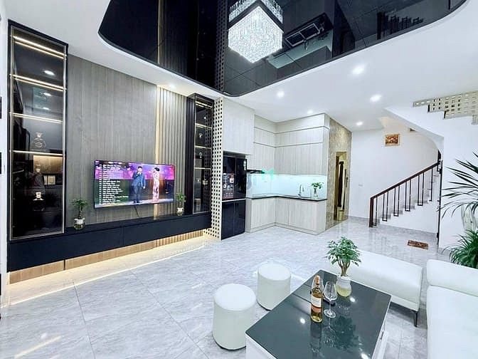Nhà phố Bà Triệu Hà Đông 32m² giá 11.7 tỷ - Thiết kế hiện đại, ô tô đỗ