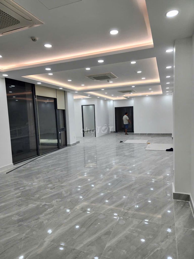 Cho thuê toà nhà 5 tầng mặt tiền Quốc Lộ 13, Hiệp Bình Phước - Giá chỉ 70 triệu!