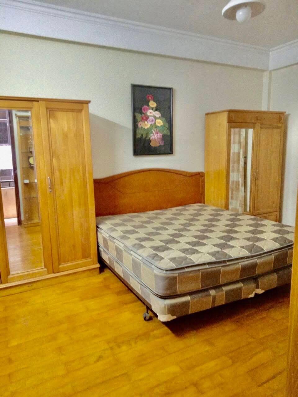 Nhà lô góc Nguyên Hồng 45m² giá 15.9 tỷ - Kinh doanh đa dạng, vị trí đắc địa!