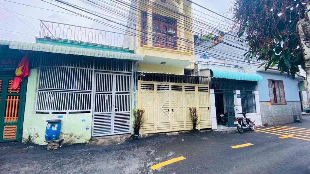 Nhà mặt tiền Nguyễn Đức Thiệu, P Dĩ An, 61.4m² giá 3.55 tỷ - Vị trí trung tâm, tiện ích đầy đủ!