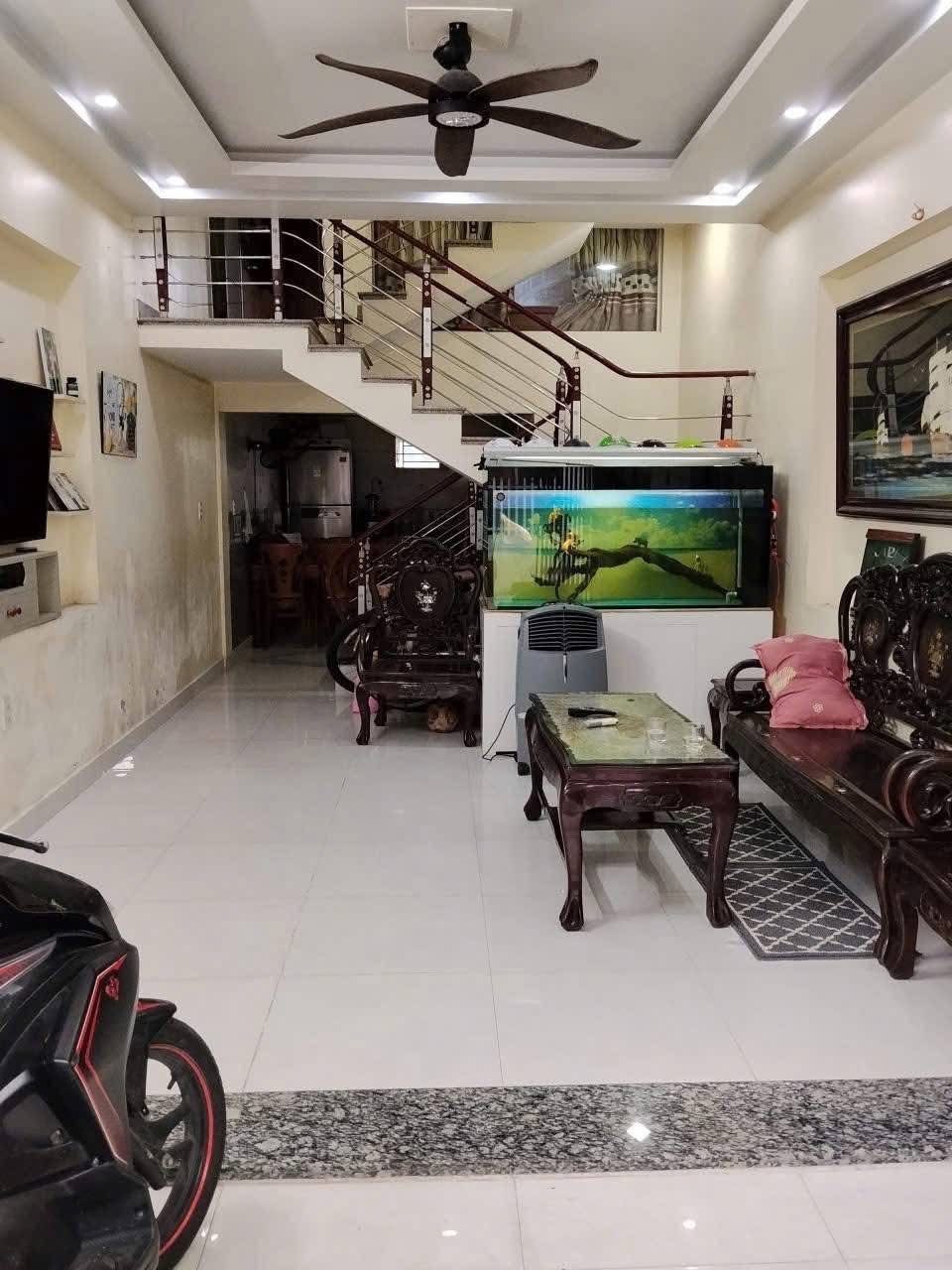 Nhà Nghĩa Tân 38m², 4 tầng, ô tô tránh, mặt tiền 3.5m, giá 10 tỷ - Cơ hội không thể bỏ lỡ!