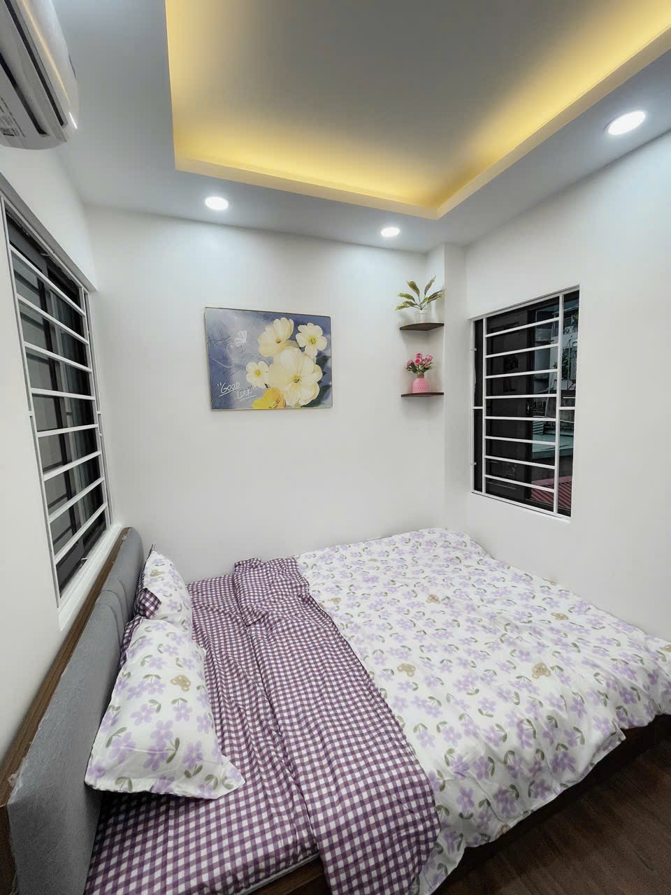 Căn hộ chung cư Đê La Thành 45m² giá 1.75 tỷ - Lô góc thoáng sáng, đầy đủ nội thất!