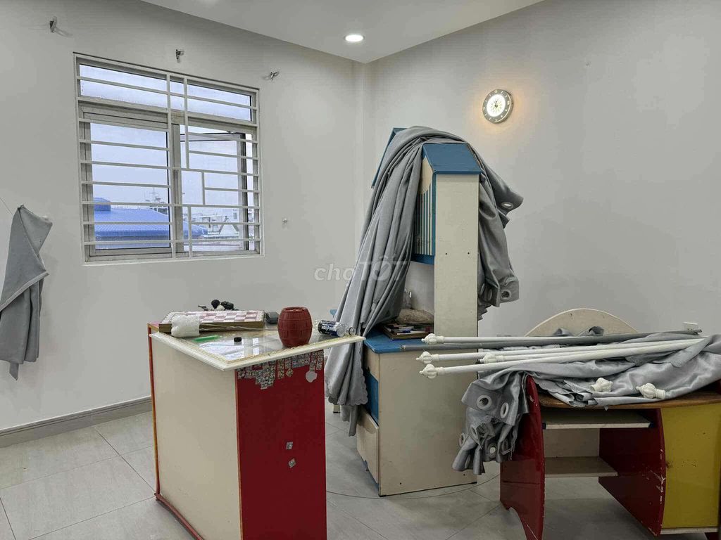 Nhà 4 tầng An Phú Đông 101m² giá chỉ 5,5 tỷ - Độc nhất vô nhị!