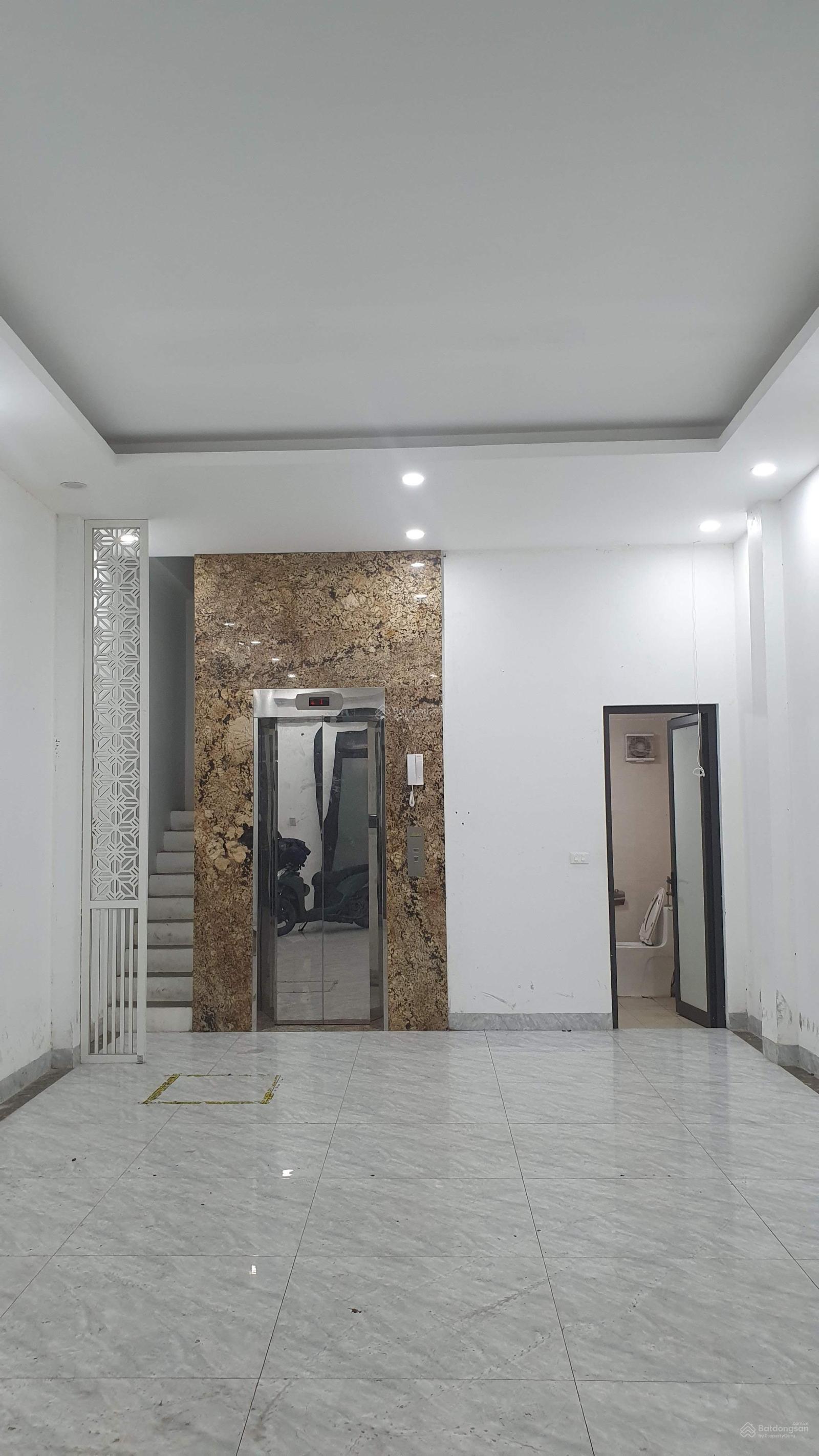 Cho thuê nhà riêng 5 tầng tại Tây Kết, Hai Bà Trưng, HN - Ô tô đỗ cửa, thang máy