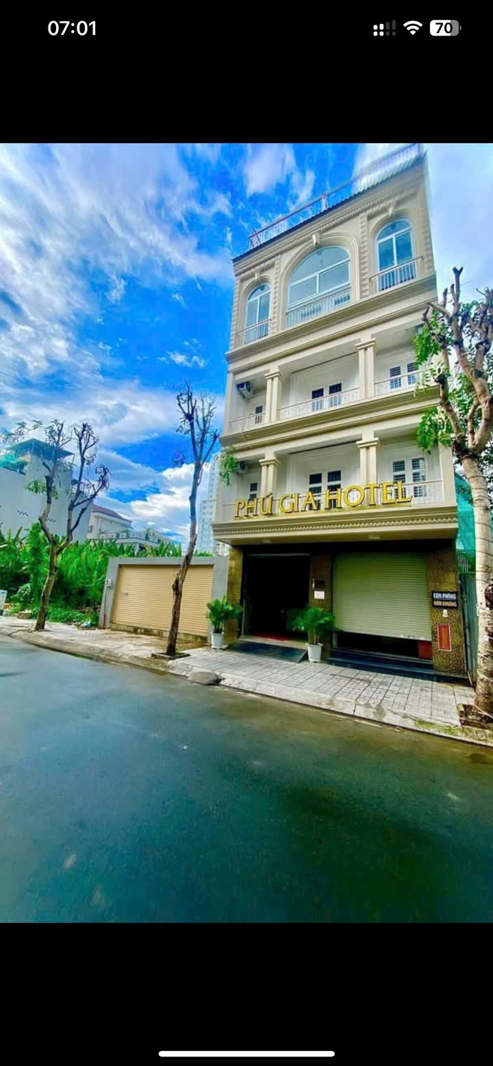 Khách sạn chính chủ Quận 7, 133m² giá 28.686 tỷ - Hợp đồng thuê 60 triệu/tháng!