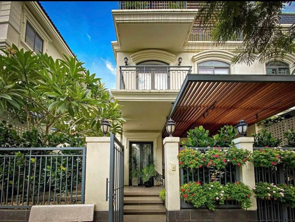 Biệt thự sân vườn Nguyễn Thị Thập Quận 7 308m² - Không gian lý tưởng cho kinh doanh!