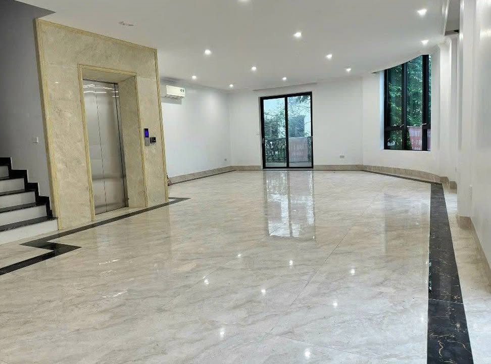 Cho thuê văn phòng phố Việt Hưng, Long Biên - Diện tích 50m² chỉ 8 triệu/tháng