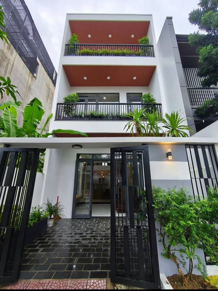 Nhà phố 3 tầng đường Lê Quảng Chí, Đà Nẵng 270m² giá 7.2 tỷ - Đầu tư sinh lời ngay!