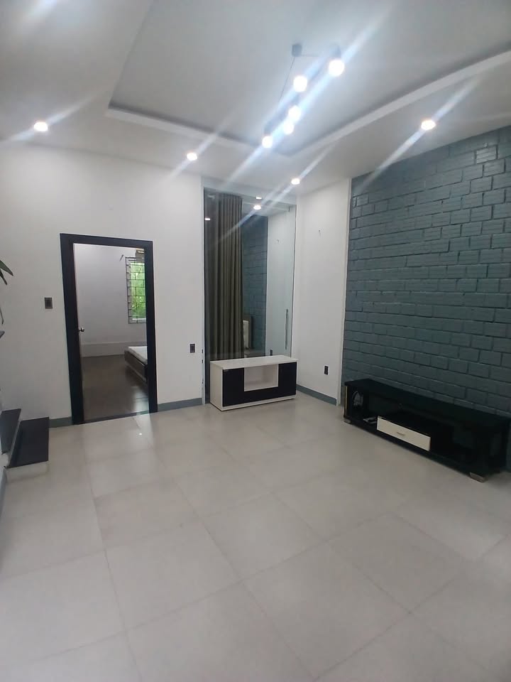 Nhà cho thuê mặt tiền đường Vương Thừa Vũ, Sơn Trà - Giá 10 triệu/tháng, đầy đủ tiện nghi!