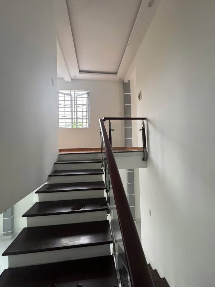 Nhà lầu phường Tân Ninh 130m² giá 1.9 tỷ - Khu an ninh, hàng xóm thân thiện!