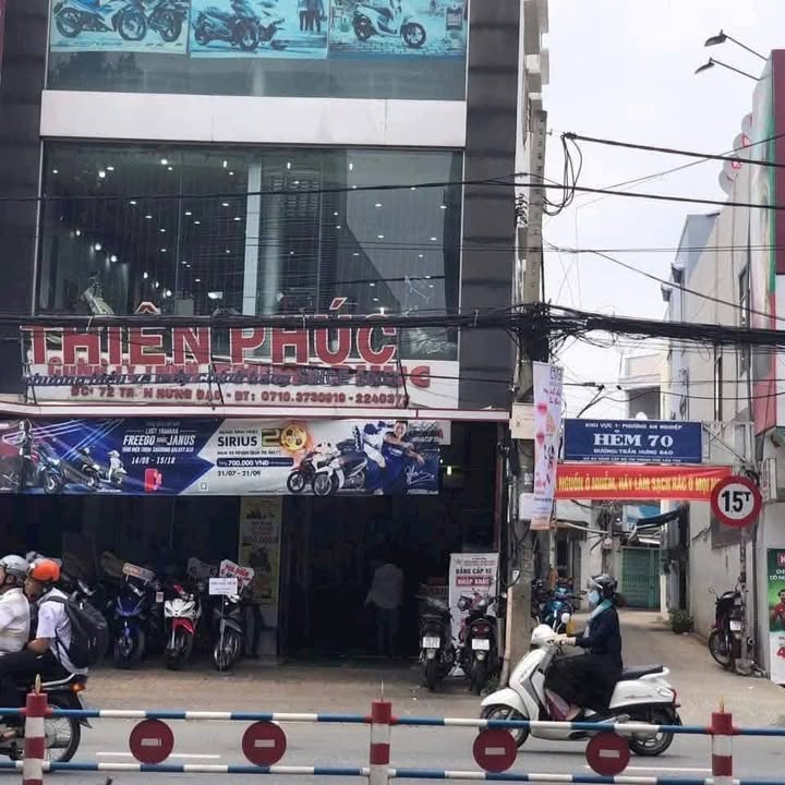 Nhà và 10 Phòng Trọ Hẻm 70 Trần Hưng Đạo - 228.7m² chỉ 7.99 tỷ!