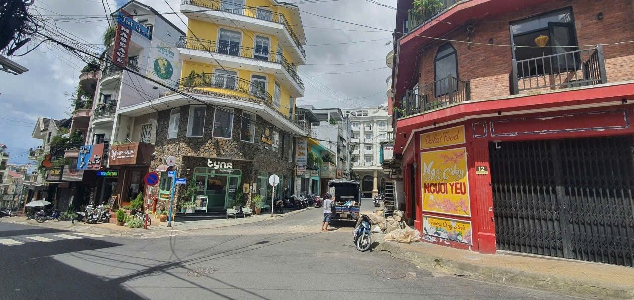 Cho thuê nhà mặt tiền Tăng Bạt Hổ, Đà Lạt 3 tầng - Giá 45 triệu/tháng, thích hợp kinh doanh!