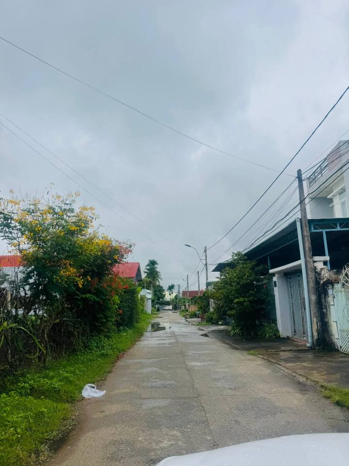 Nhà riêng đường Lê Văn Tám, Kon Tum 242m² giá 3 tỷ - Chính chủ bán gấp!