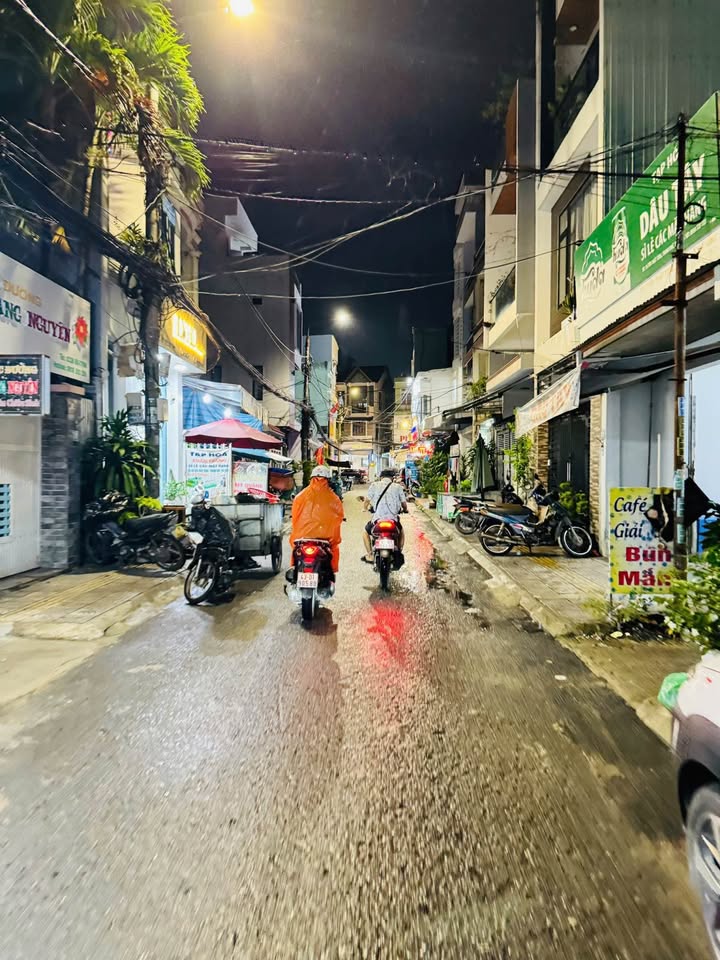 Nhà mặt tiền Tôn Thất Tùng, Đà Nẵng 88.6m² giá 9.2 tỷ - Kinh doanh sầm uất!