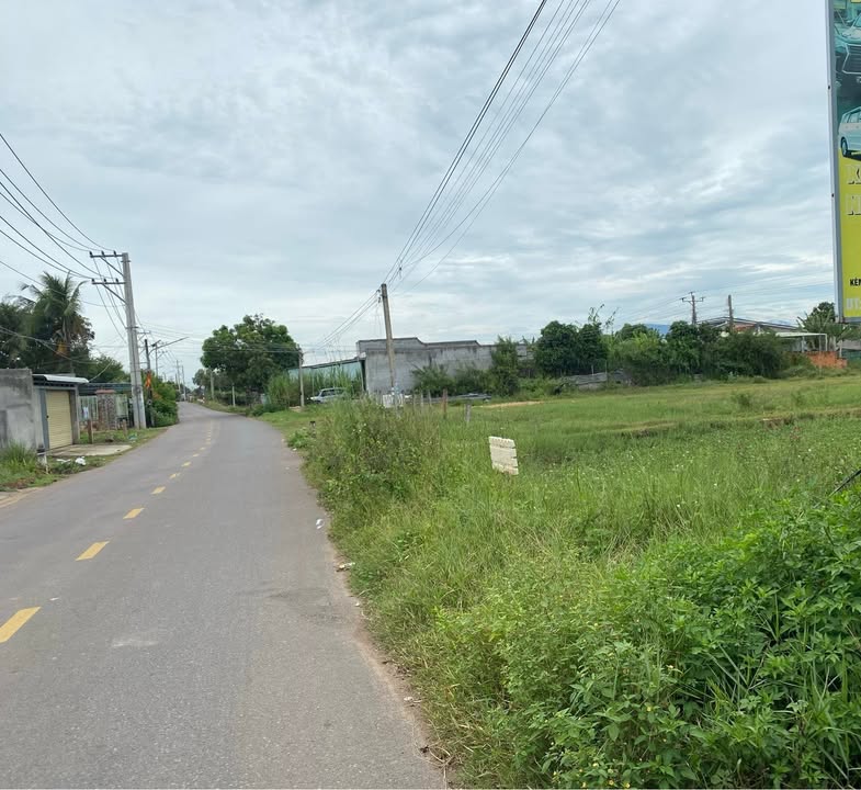 Đất mặt tiền đường Xoài Quỳ, 708m² giá 2.15 tỷ - Phong thủy cực tốt!