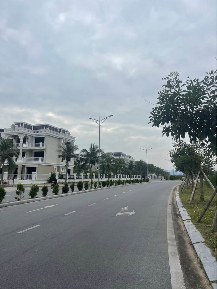 Đất biệt thự Tuần Châu Hạ Long 383m² giá 19.15 tỷ - Mặt đường chính khu du lịch!