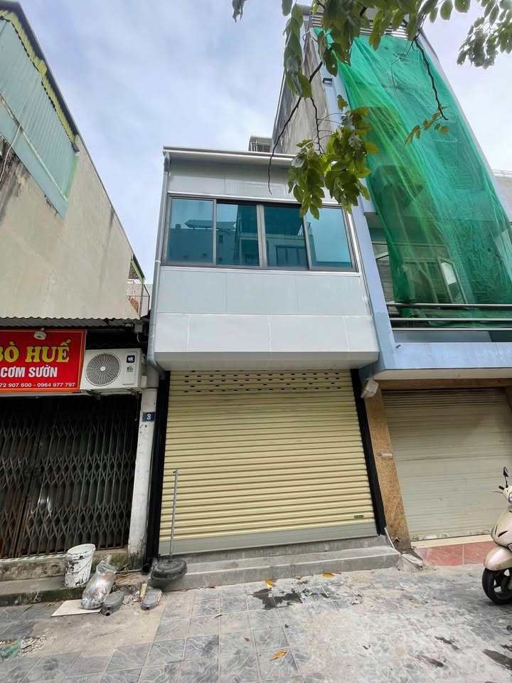 Cho thuê tầng 2 khu tái định cư phố Trạm, Long Biên 40m² - Giá chỉ 4 triệu/tháng!