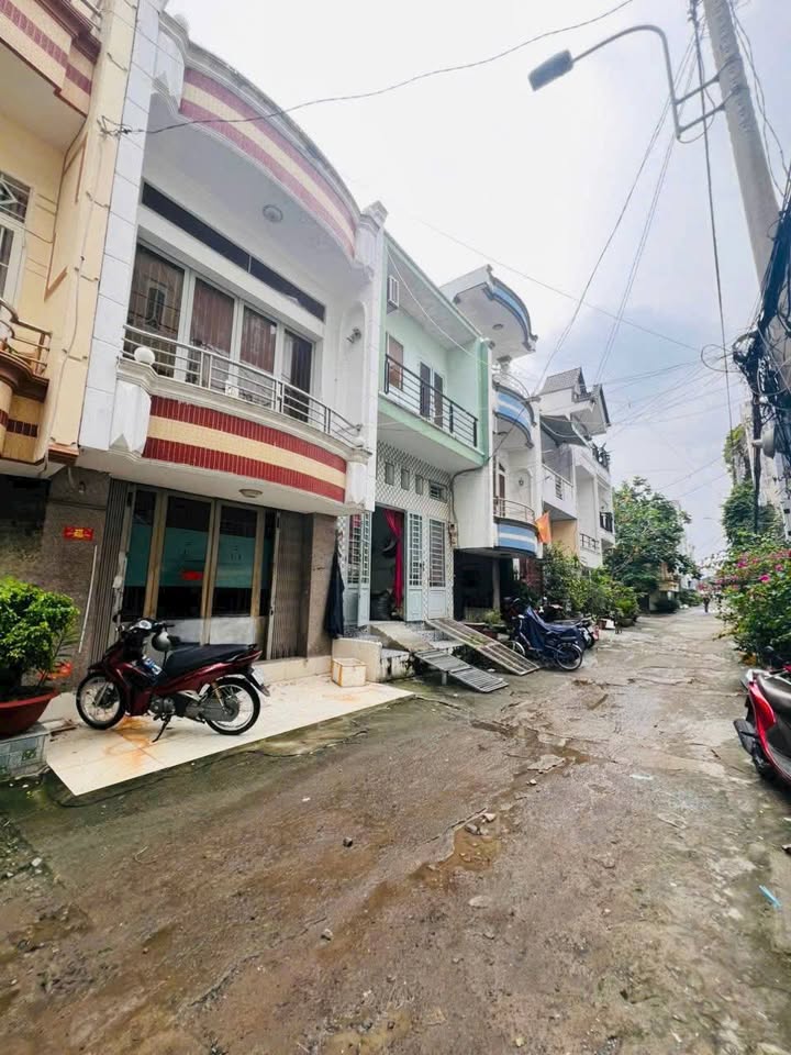 Nhà nguyên căn cho thuê hẻm 1/ An Dương Vương quận 6, giá 10 triệu - Không gian sống thoải mái!