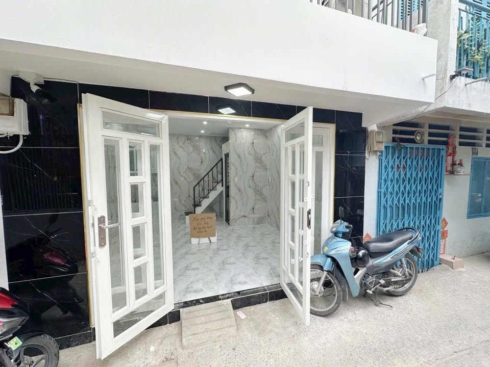 Nhà 1 trệt 1 lầu Quận 6 giá thỏa thuận - Vị trí đắc địa, dọn vào ở ngay!