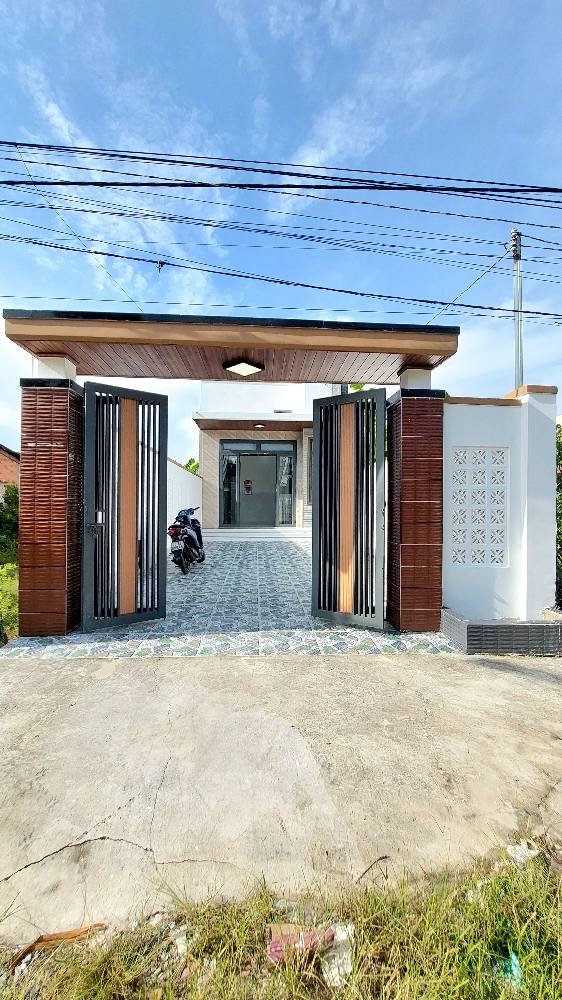 Nhà phố Hòa Thành 160m² giá 1.35 tỷ - Nhà mới 98% hướng Đông Bắc, đầy đủ nội thất!