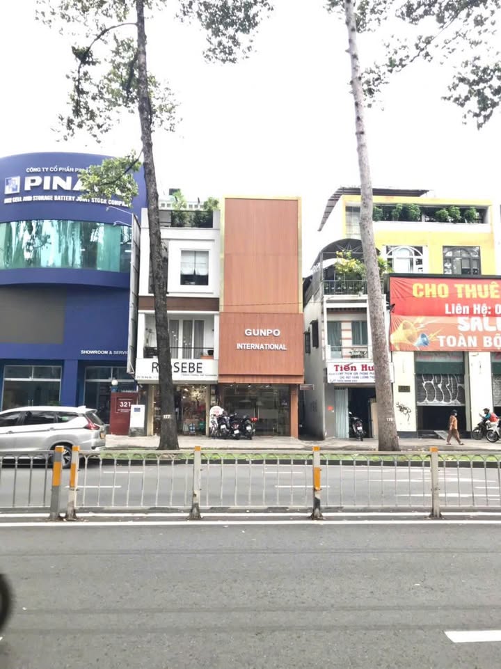 Nhà mặt tiền Trần Hưng Đạo, Quận 1, 82m² giá 48 tỷ - Dòng tiền 100 triệu/tháng!