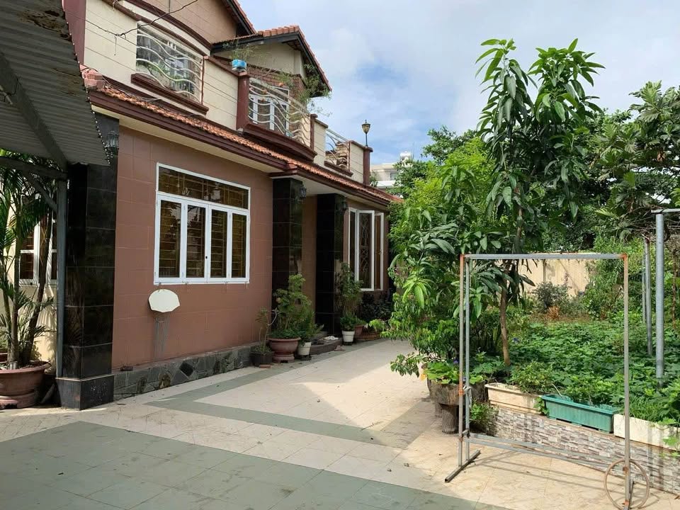 Biệt thự 2 tầng Trường Thọ, Thủ Đức 263m² giá 18 tỷ - Sổ hồng trao tay!