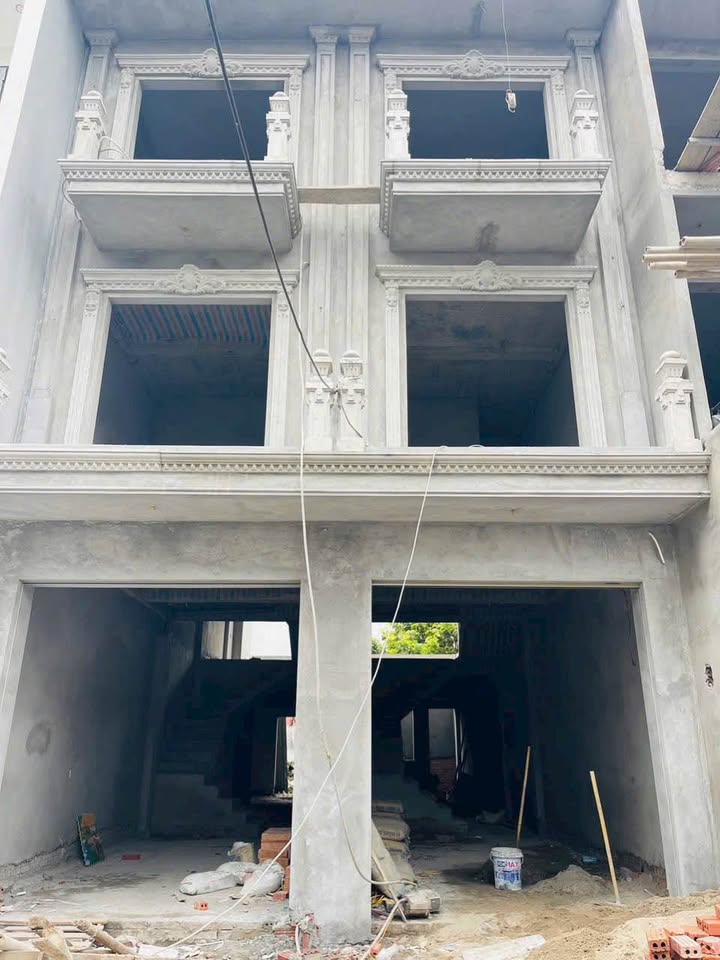 Nhà 3.5 tầng Quang Trung Thái Bình 62m² giá 3 tỷ - Hướng Đông, Ô tô tránh nhau