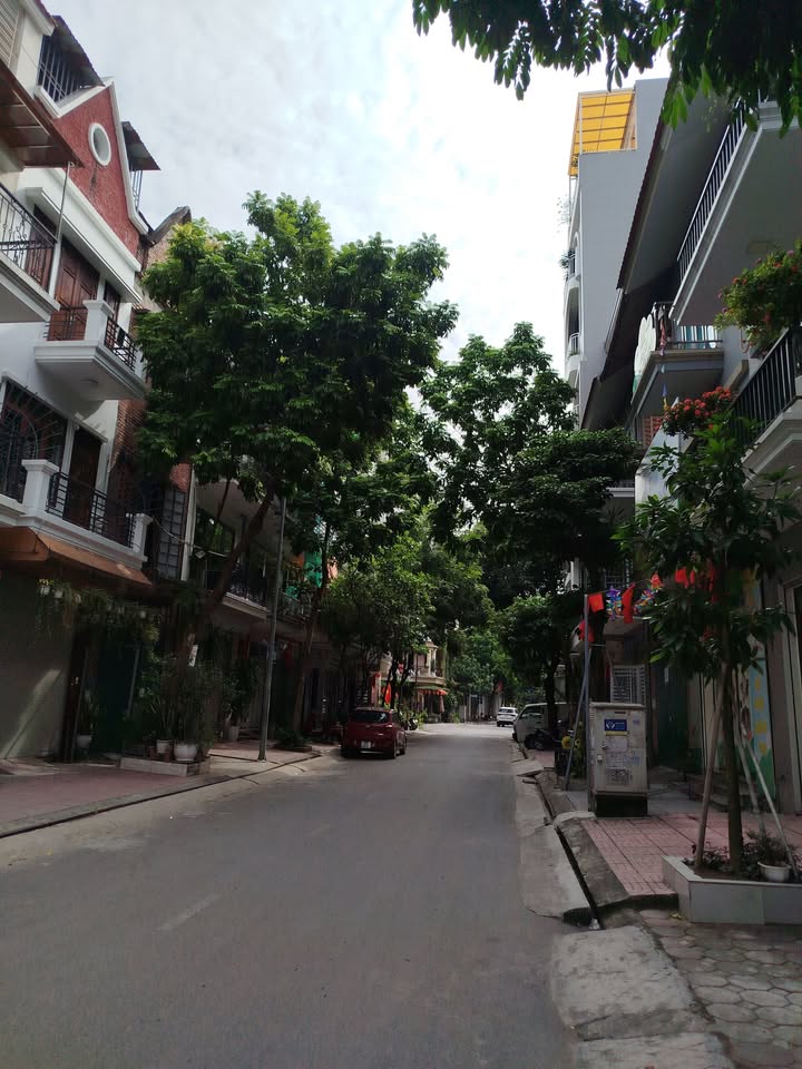 Nhà phố Xa La Hà Đông 67m² giá 11.8 tỷ - Kinh doanh thuận lợi, ô tô tránh vỉa hè!