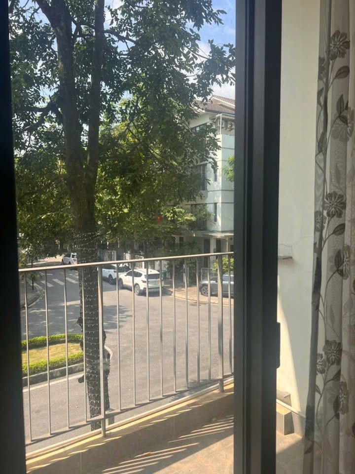 Nhà song lập Vinhomes Thăng Long 130m² - Full nội thất cao cấp, chỉ việc vào ở!