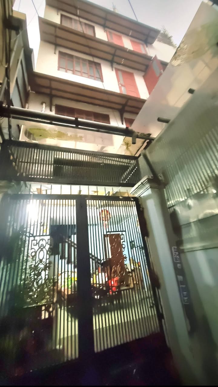 Căn hộ dịch vụ CMT8 Quận 3 84m² giá 11 tỷ - Đầu tư sinh lời ngay!