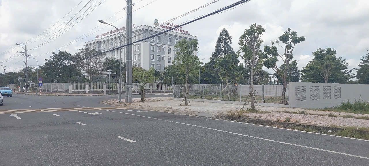 Cho thuê mặt bằng 2 mặt tiền 400m² tại Tân An - Vị trí đắc địa, giá thỏa thuận!