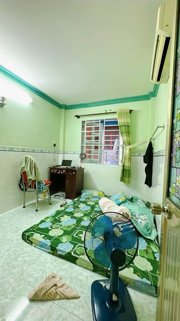 Nhà riêng Quận 4 18m² giá 2.8 tỷ - Cách Đại học Nguyễn Tất Thành chỉ 50m!