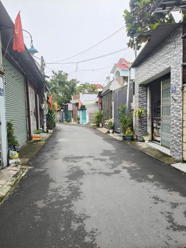 Nhà gác đúc Biên Hòa 110m² giá 2.95 tỷ - Sổ hồng chính chủ, vị trí an ninh!