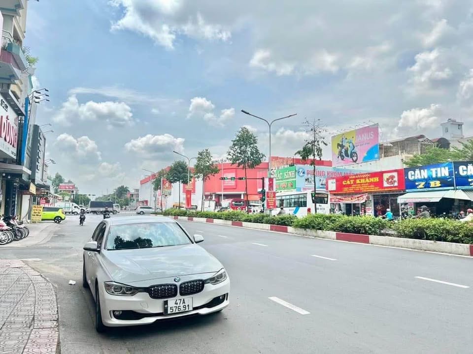 Bán Nhà mặt tiền Nguyễn Ái Quốc 136m² giá 18 tỷ - Cơ hội đầu tư sinh lời cao!