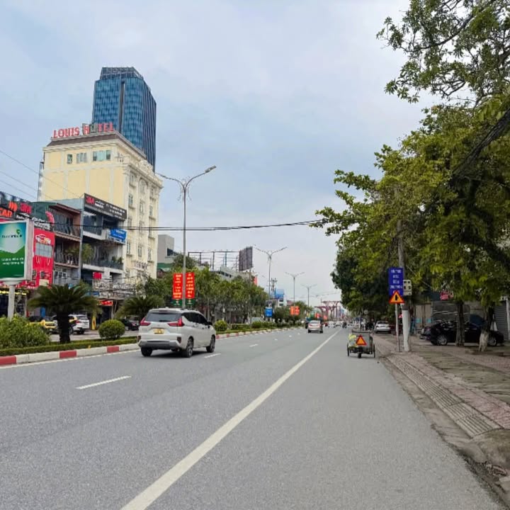 Nhà 2 tầng mặt tiền đường Hà Huy Tập, Hà Tĩnh 120m² - Hướng Tây Nam, giá thương lượng!