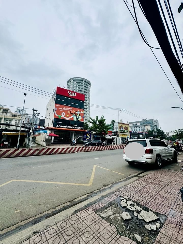 Nhà mặt tiền Huỳnh Tấn Phát, Quận 7, 110m² giá 18 tỷ - Kinh doanh đỉnh cao!