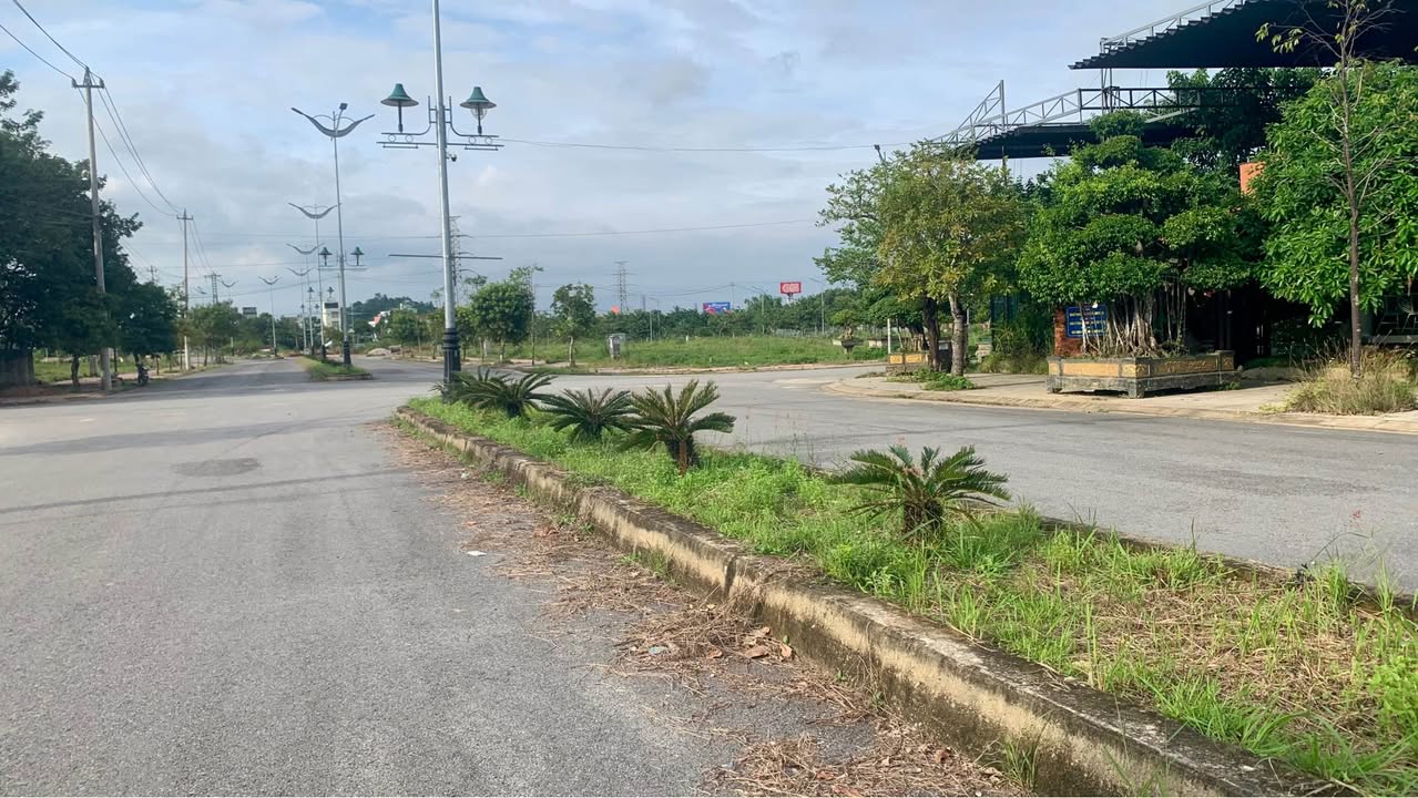 Đất nền KDC Tây Bầu Giang, Tư Nghĩa, 100m² giá 1.7 tỷ - Chính chủ, vị trí đẹp!