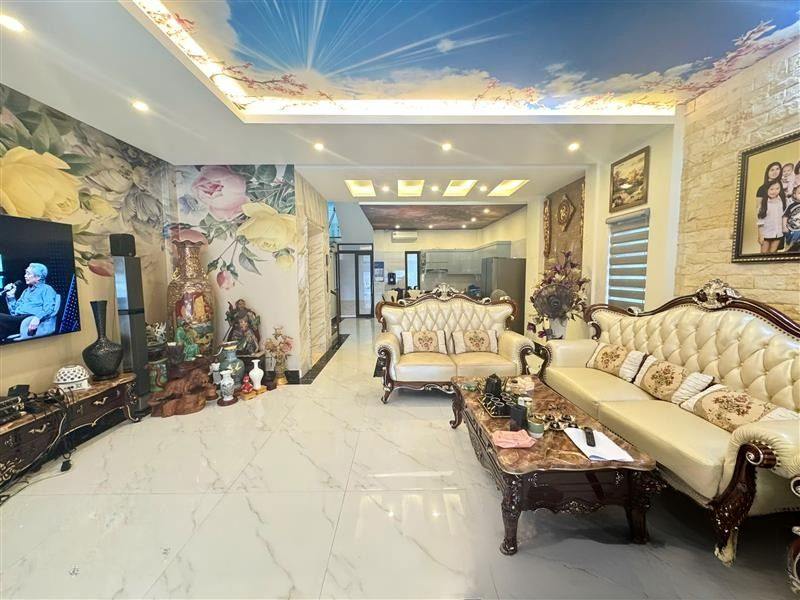 Nhà góc bánh chưng mặt đường Thiên Lôi 97m² giá 12 tỷ - Sẵn sàng vào ở!