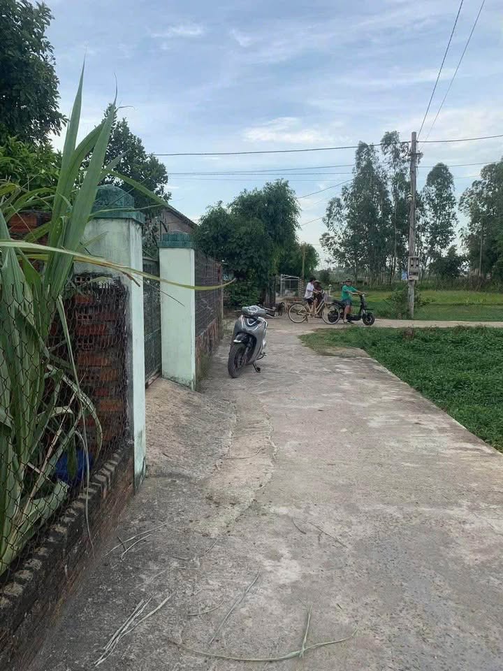 Nhà cấp 4 góc 2 mặt tiền Nhơn Thọ - An Nhơn 360m² giá 900 triệu - Không gian thoáng đãng!