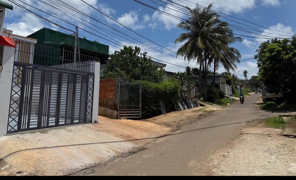 Nhà mặt tiền đường A4, Cư Êbur, 135m² giá 2.99 tỷ - Giảm giá sốc ngay hôm nay!