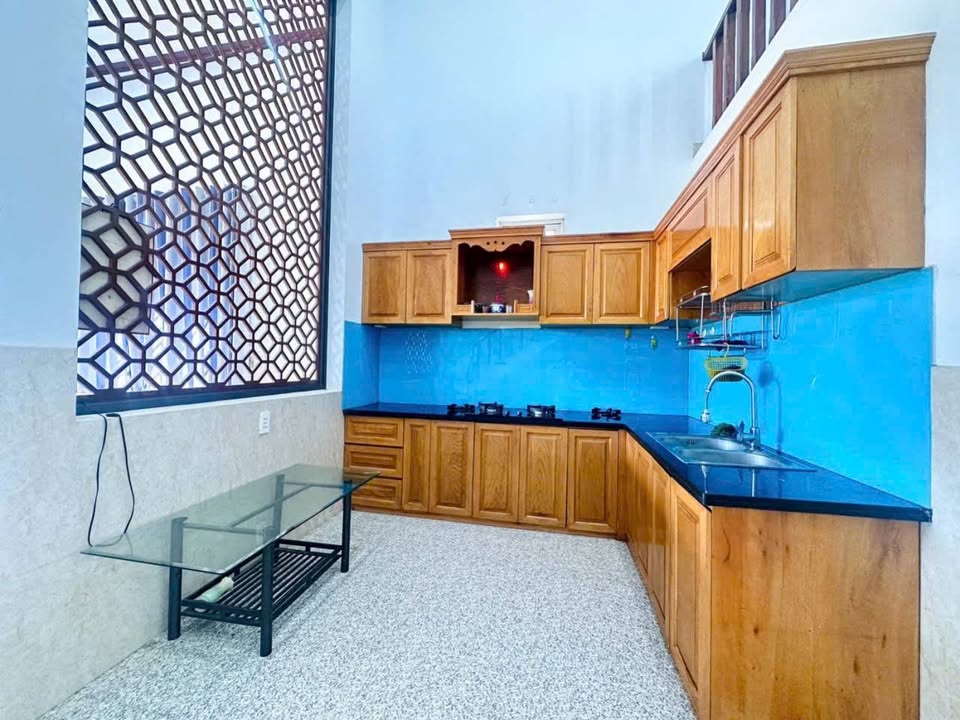 Nhà góc 2 mặt tiền Hoà Phú 240m² giá 1.75 tỷ - Kinh doanh ngay!