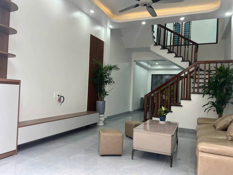 Nhà 3 tầng ngõ phố Mai Ngô, Hải Dương 47m² giá 2.28 tỷ - Ô tô đỗ cửa thoải mái!