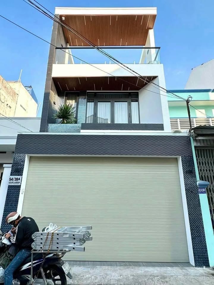 Nhà 2 tầng Hẻm 54 Hùng Vương, 100m² giá 7.6 tỷ - Full nội thất hiện đại!