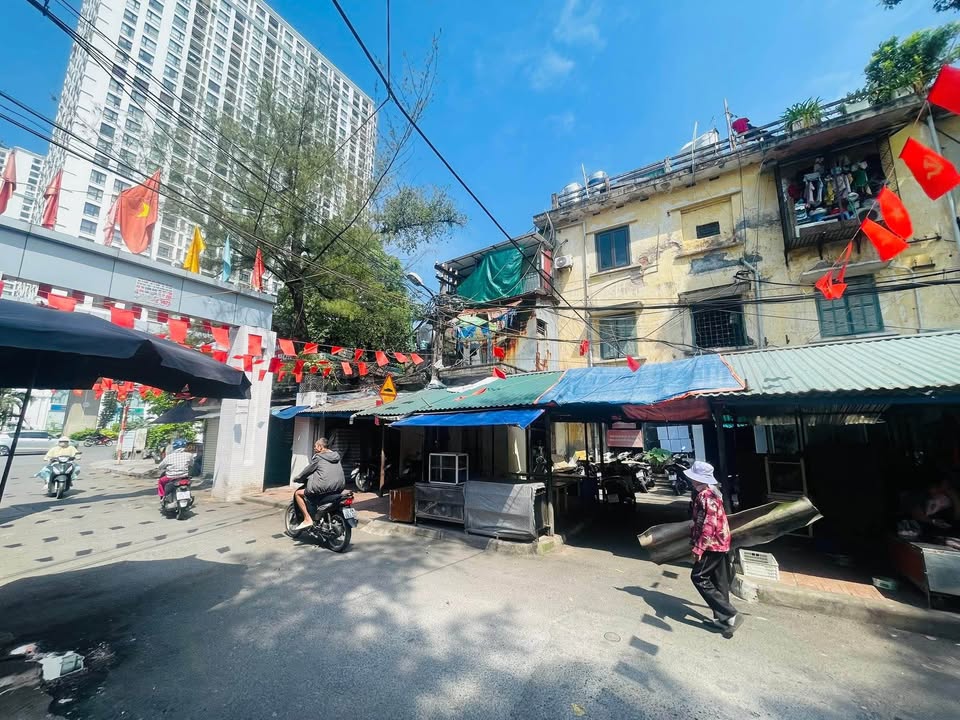 Căn hộ Tập thể Nguyễn Trãi, Thanh Xuân 25m² giá 1.1 tỷ - Sổ đỏ riêng, tiện nghi đầy đủ!