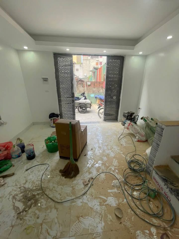 Nhà bán Hoàng Mai 25m² giá 3.25 tỷ - Gần trường học và tiện ích